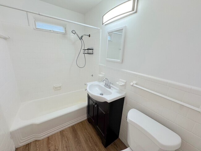 Building Photo - 1412 E 51st St