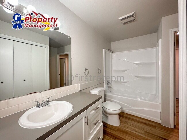 Building Photo - 4876 W Blodgett Ln