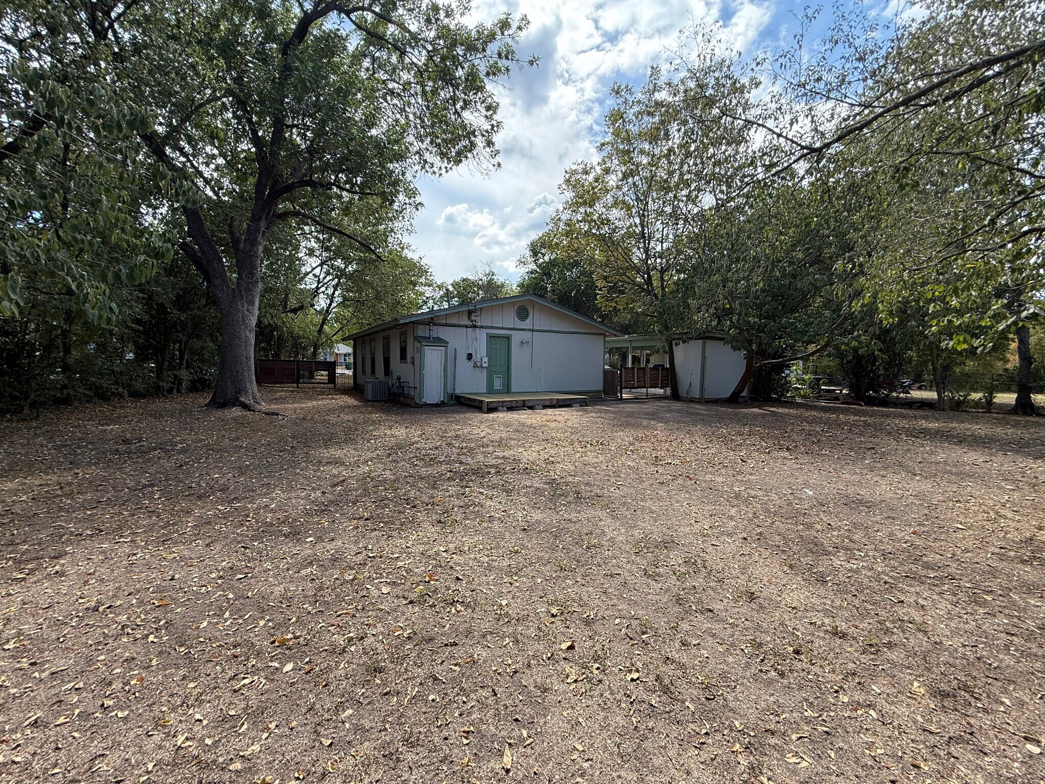Backyard 3 - 3202 Locke Ln