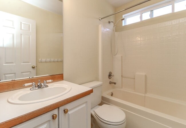 Building Photo - Charming 3-bedroom Craftsman Style DuPont ...