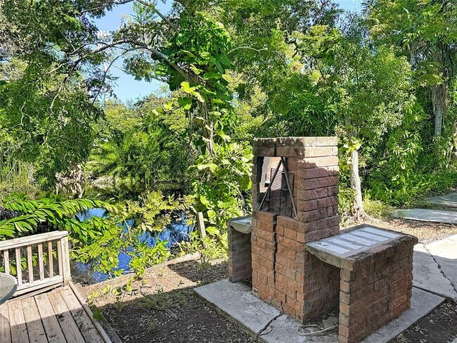 Building Photo - 1614 Braund Ave