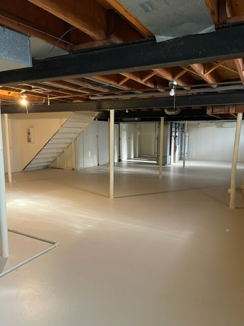 Building Photo - 625 E Fox Hills Dr