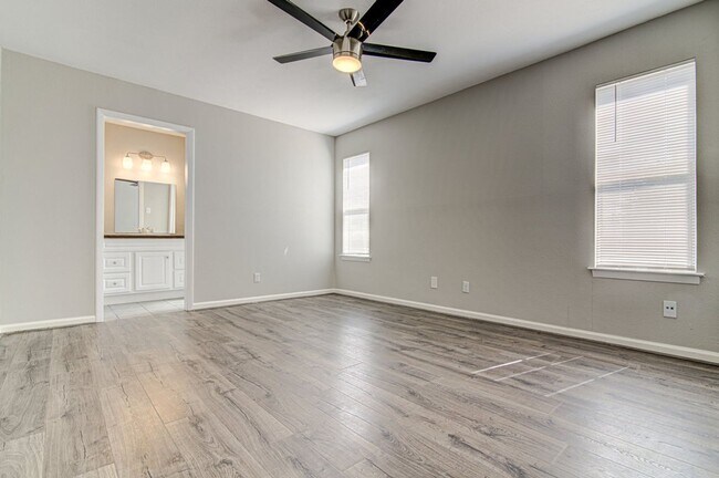 Building Photo - 1605 Dale Cove