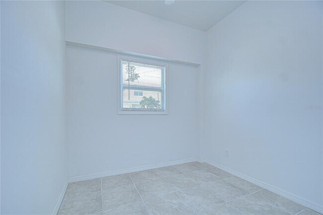 Building Photo - 150 E Madeira Ave