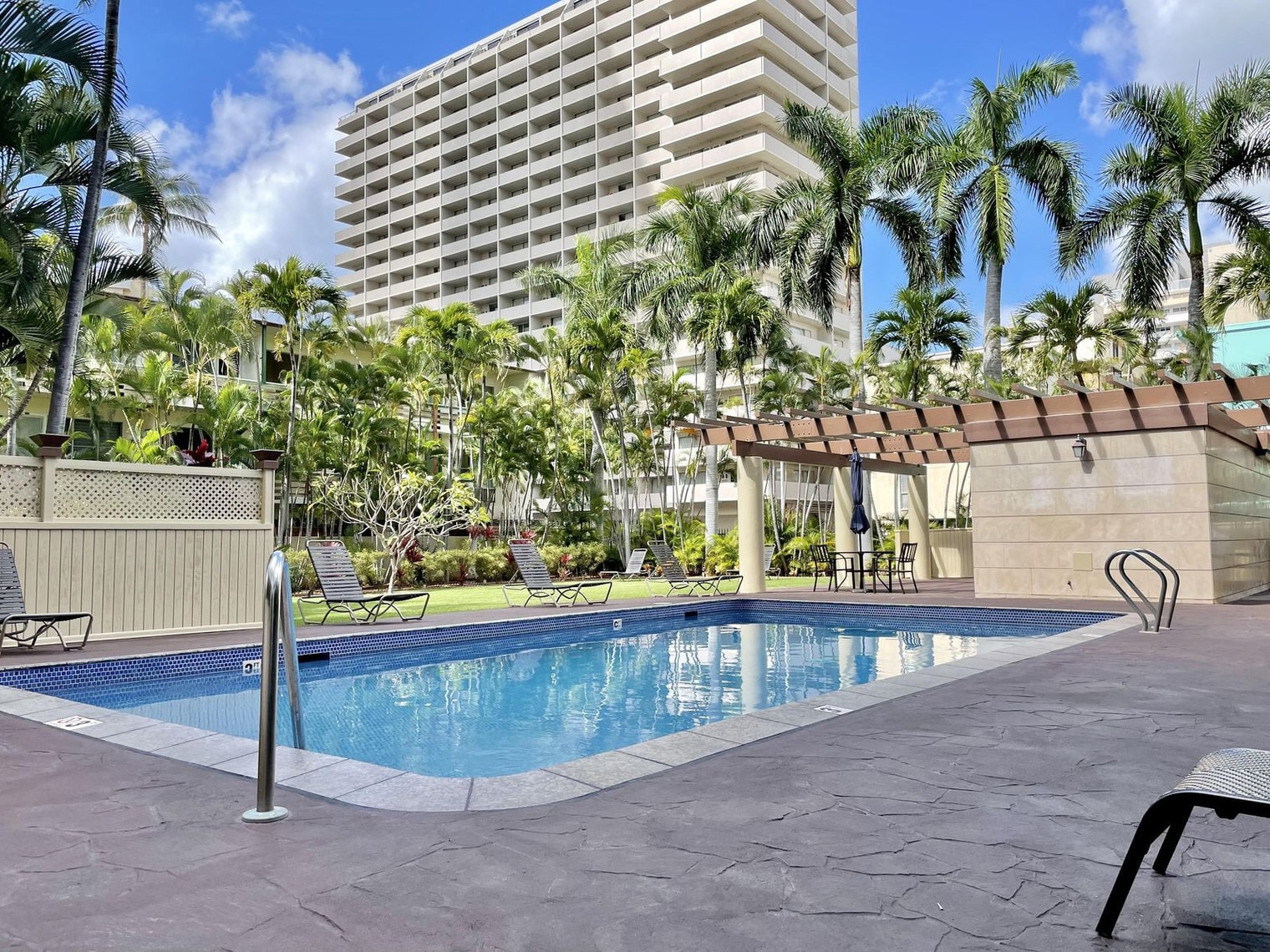 Building Photo - 440 ?Olohana St