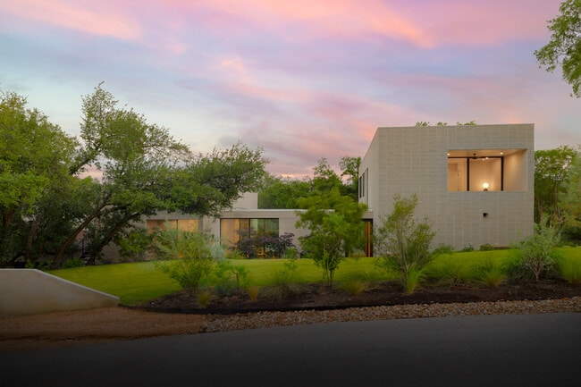 Building Photo - 5205 Scenic View Dr