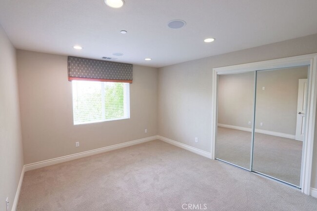 Building Photo - 3294 Ledgewood Cir