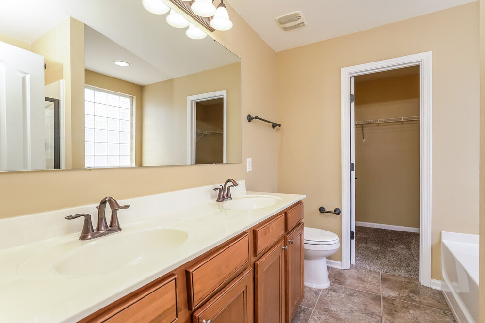 Building Photo - 4988 Old Towne Village Cir