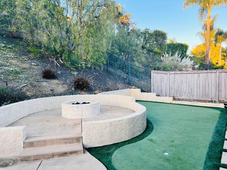 Building Photo - 3230 Rancho Milagro