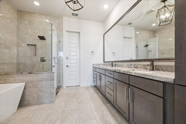 Building Photo - 1120 Ennis St