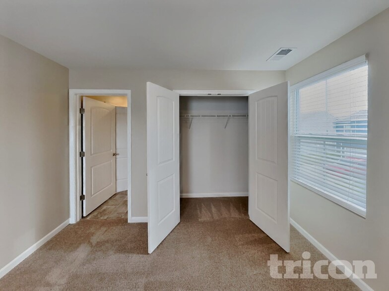 Building Photo - 1406 Ashfield Pl