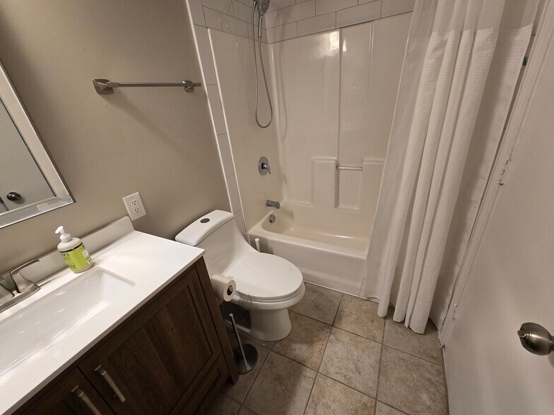 Building Photo - Room in Single Family Home on Lucky Ct