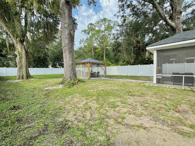 Building Photo - AVAILABLE OCTOBER 2025  [PET FRIENDLY]