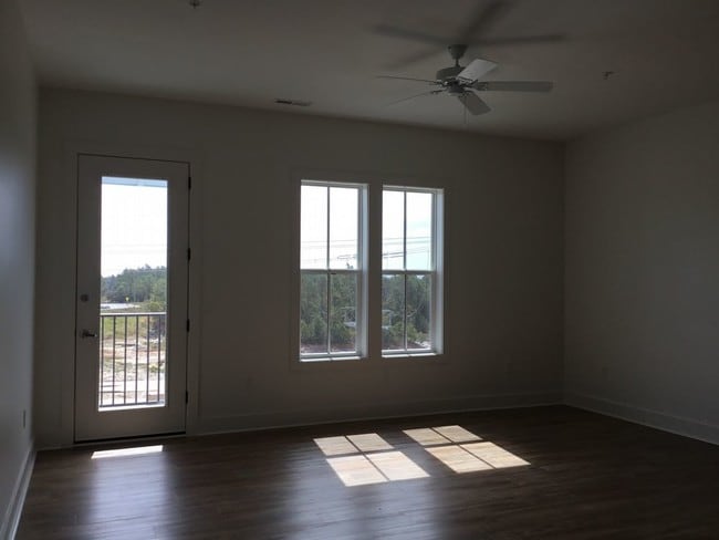 Building Photo - MV FLATS AT RIVERLIGHTS