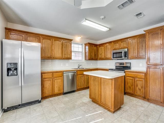 Building Photo - 701 Colony Dr