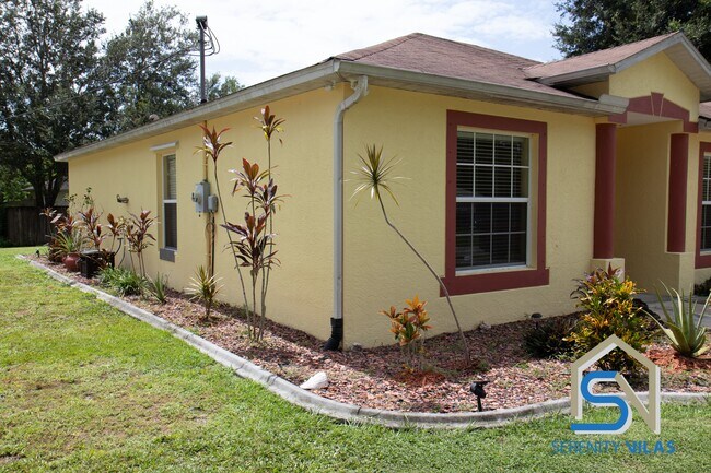 Building Photo - 4221 Wooley Ave