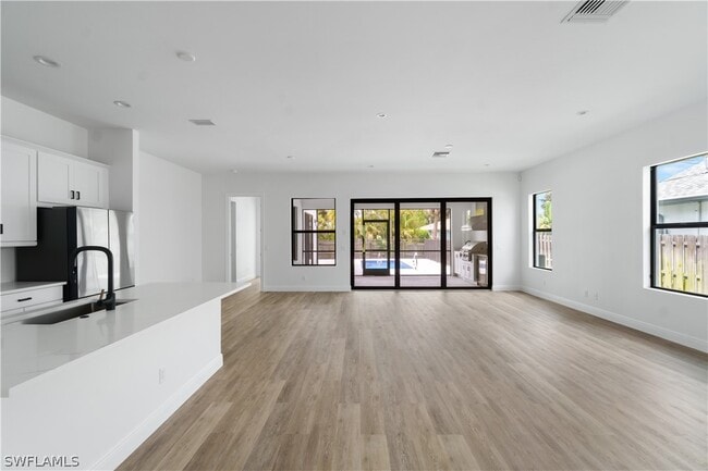 Building Photo - 833 91st Ave N