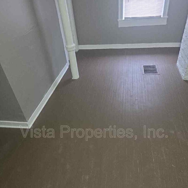 Building Photo - 835 S 38th St