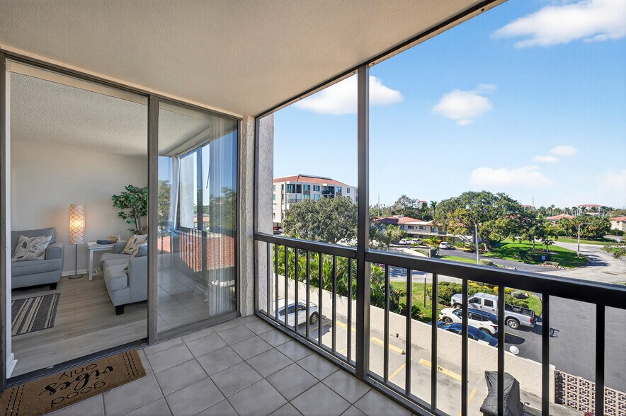 Building Photo - 6218 Palma del Mar Blvd S