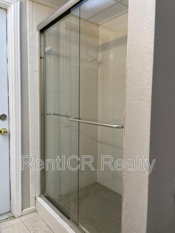 Building Photo - 810 Maple Ridge Rd