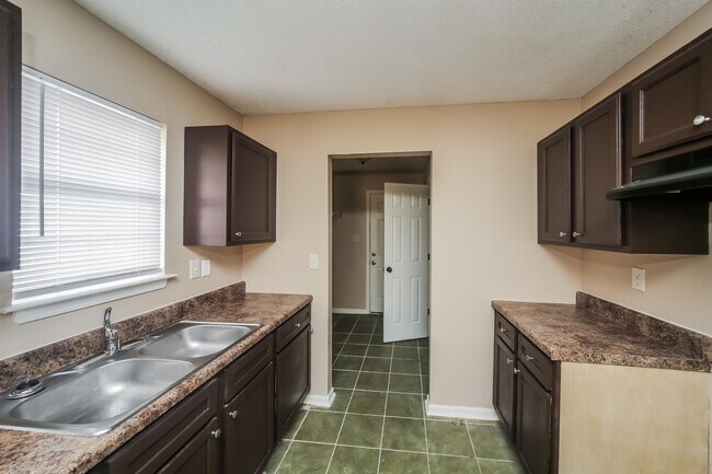 Building Photo - 4663 Royal View Dr
