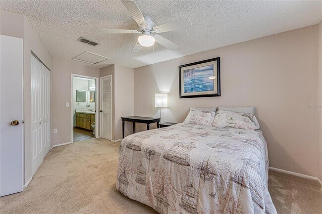 Building Photo - 6401 Drexel Dr