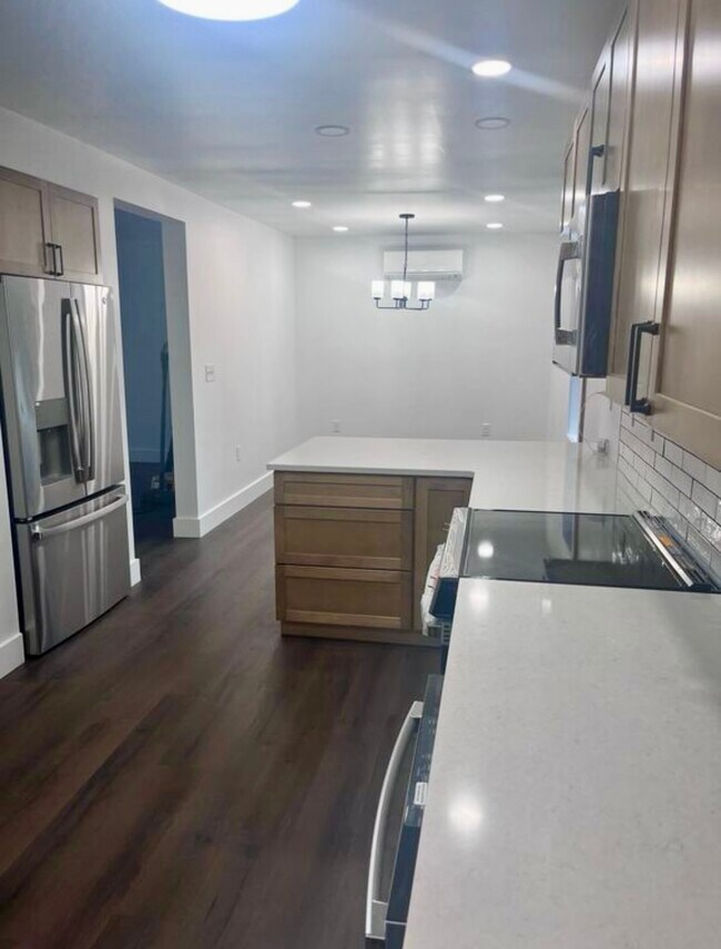 Building Photo - 57 Central St