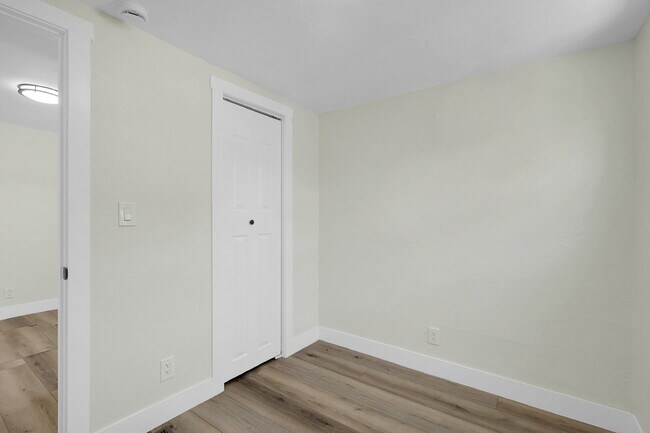 Building Photo - $2,295 - 2 Bed, 1 Bath Newly Renovated Hom...
