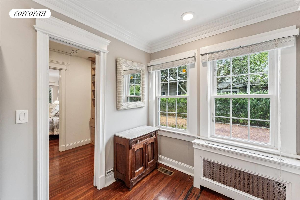 Building Photo - 414 Main St