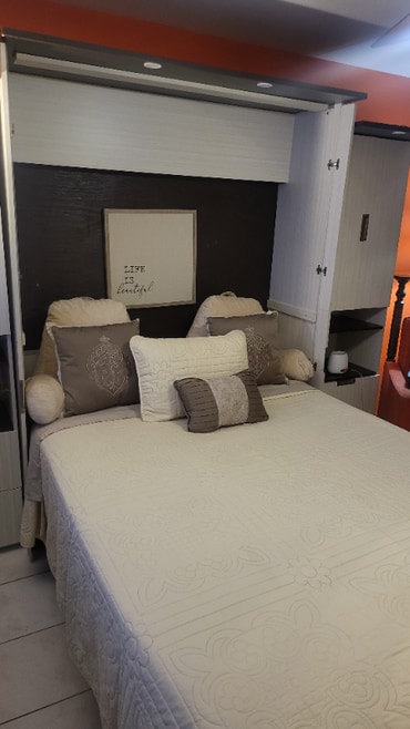 Building Photo - 913 Riviera St