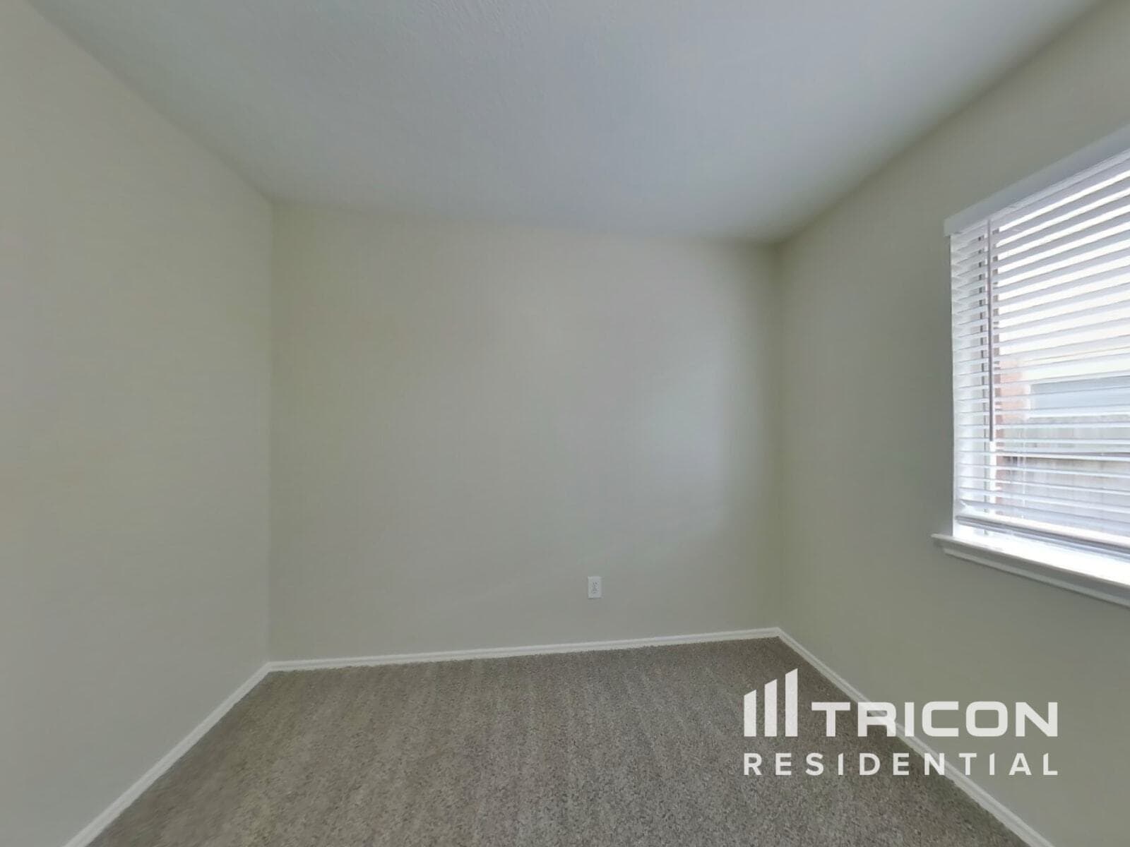 Building Photo - 1824 Old Creek Dr