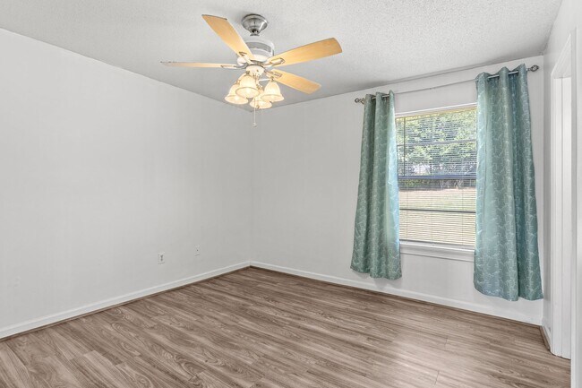 Building Photo - 3519 Goldfinch Drive