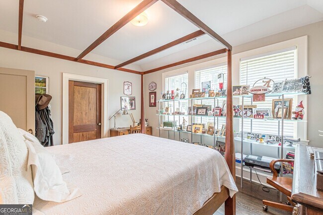 Building Photo - 1878 Cambridge Ave