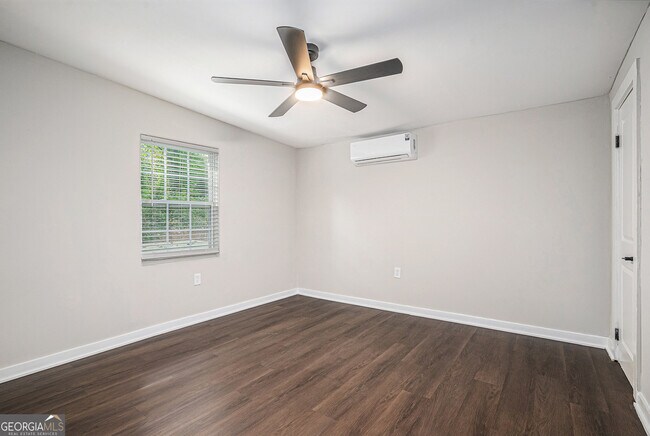Building Photo - 846 Mell Ct S E