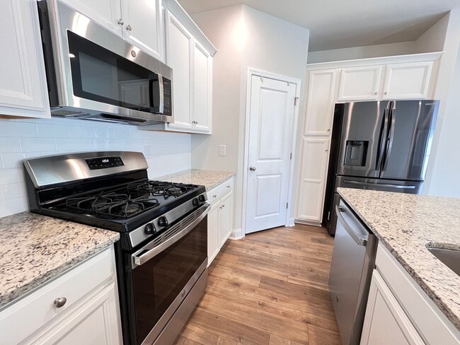 Building Photo - Spacious townhome near Market Common with Two-Car Garage and Bonus Room! Available now!