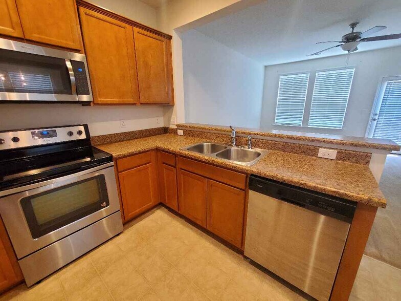 Building Photo - Room in Townhome on Maypearl Ln