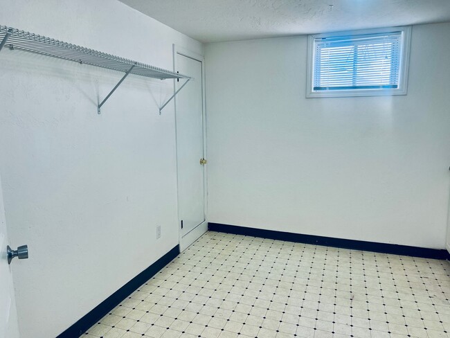 Building Photo - Simpson310