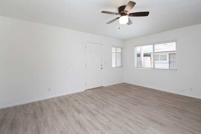 Building Photo - *OPEN HOUSE: 8/22 10AM-12PM* 2BR in Carlsb...