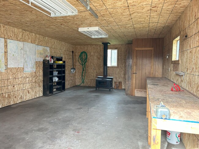 Building Photo - 2 bed 1 bath in Hamilton