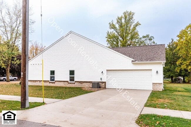 Building Photo - 307 Toledo St