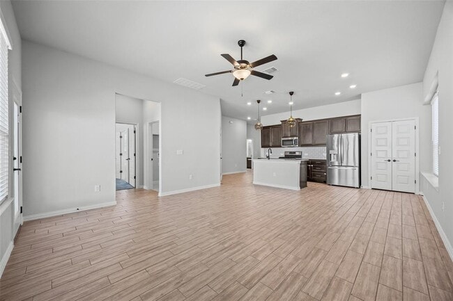 Building Photo - 12900 Bloomington Dr