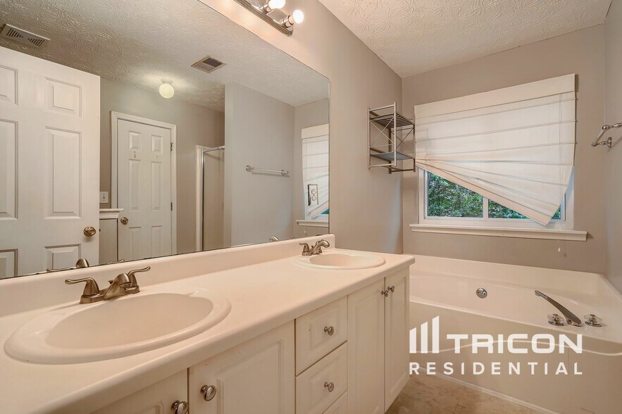 Building Photo - 3392 Summit Creek Ln