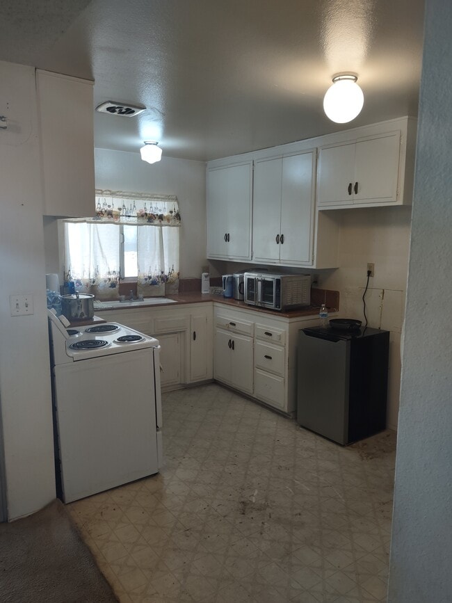 Building Photo - 280 Mary Ln