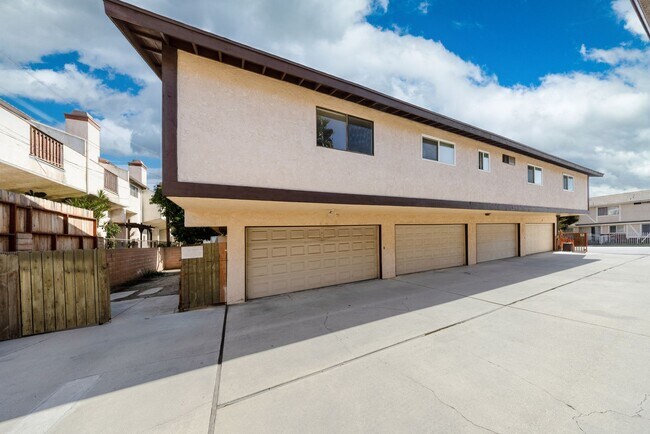 Building Photo - SPACIOUS 3 BED 2BATH UNIT LOCATED IN DESIRABLE MONTEREY PARK LOCATION!!