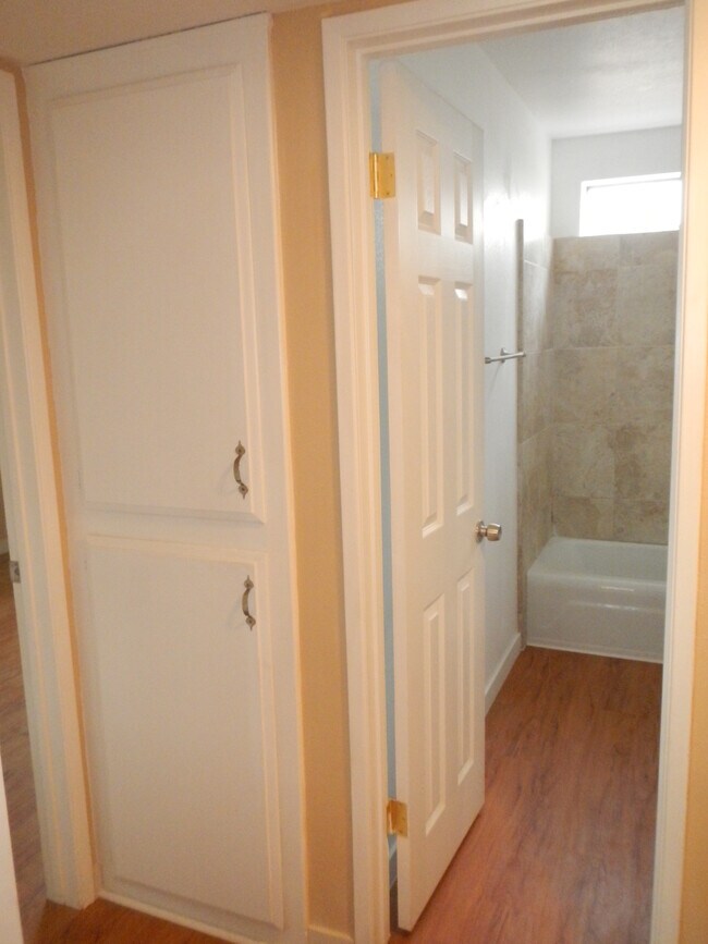 Building Photo - 130 Delano St