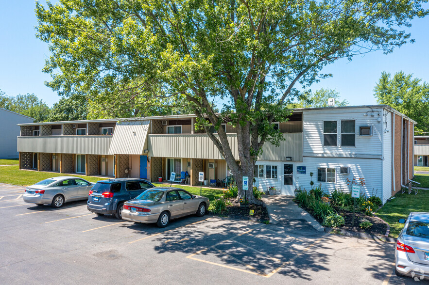 Primary Photo - Windcrest Apartments