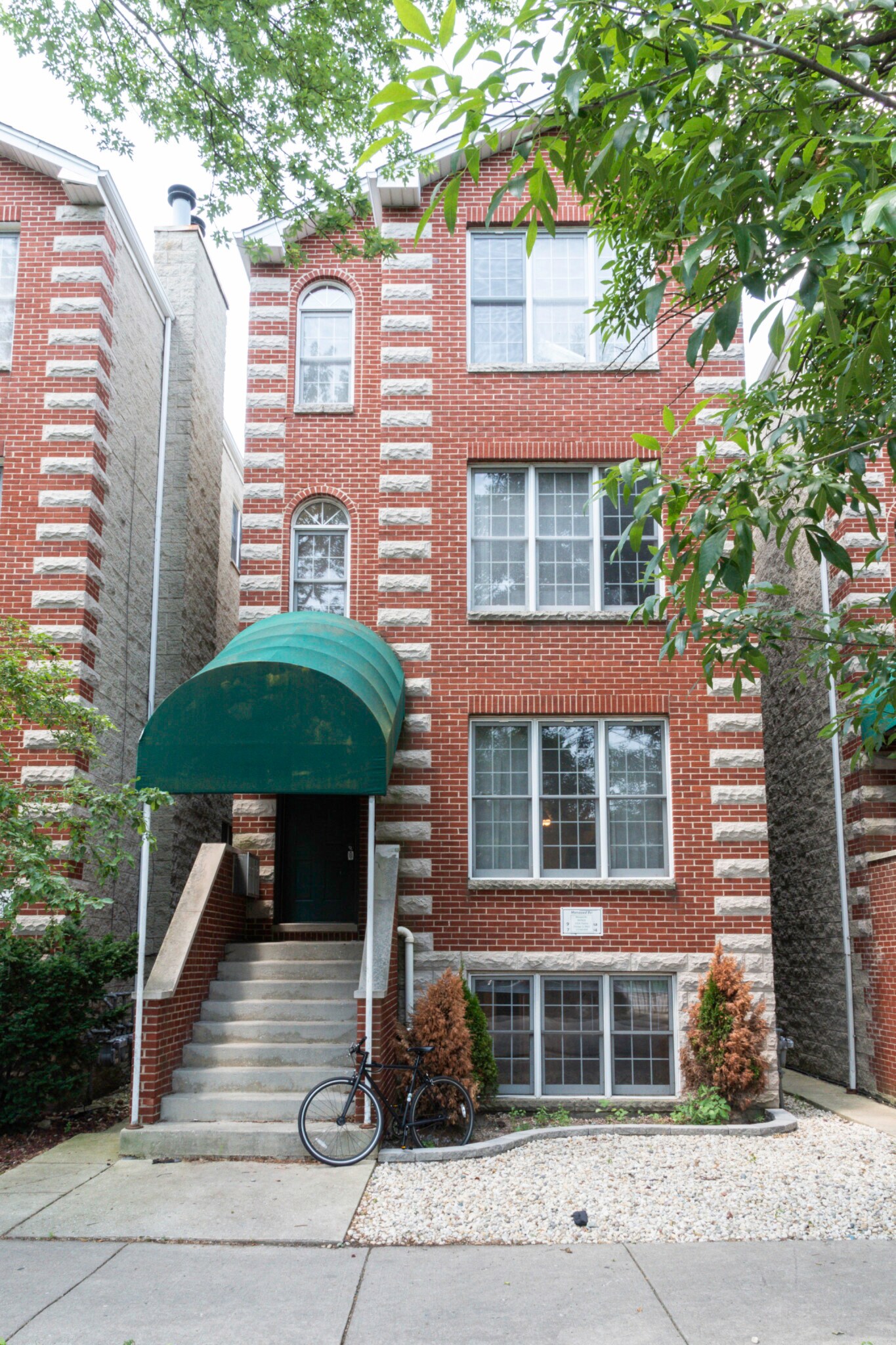 Building Photo - 918 N Paulina St