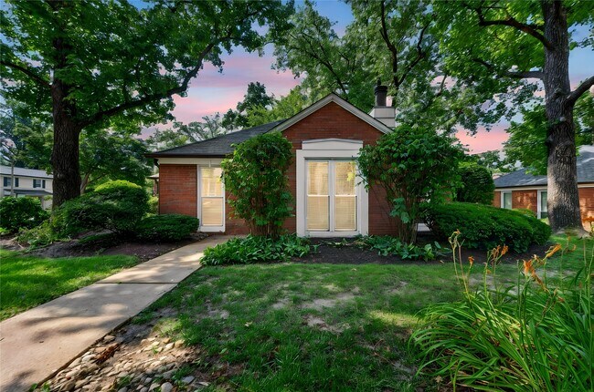 Building Photo - 725 Berick Dr
