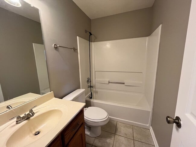 Building Photo - 2 Bedroom 2 Bath Home with 2 Car Garage fo...