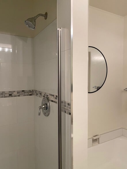 Bathroom - 1286 Devon Ave